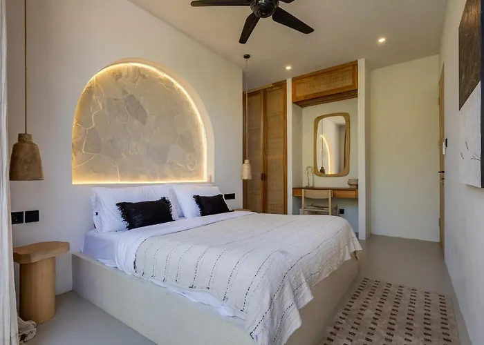 Villa New Spacious 3br Designer Villa, Heart Of